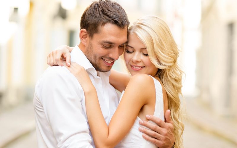 7 أفكار رومنسيّة ومذهلة  لعيد الزّواج الأوّل