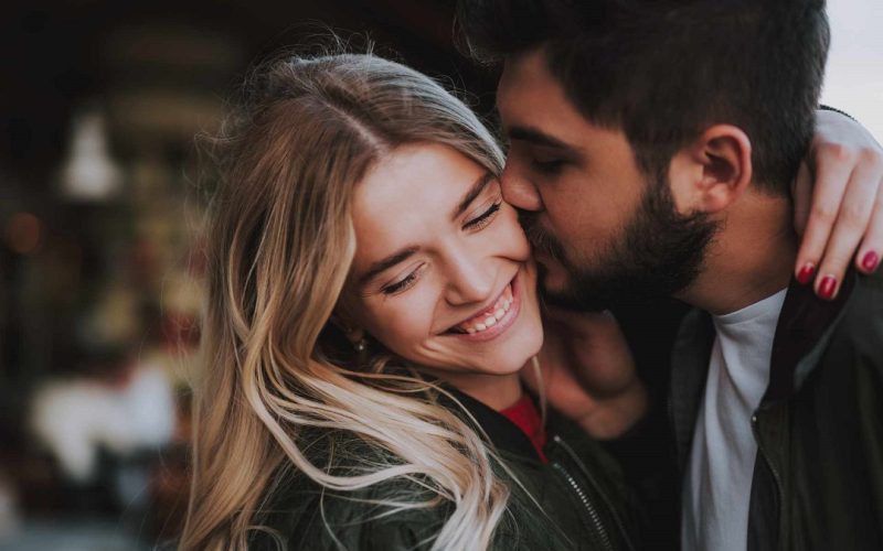 7 عادات تساعدك على بناء علاقة رومانسية قوية