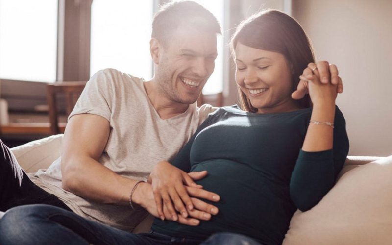 7 طرق رائعة للتعامل مع زوجتك الحامل ورعايتها