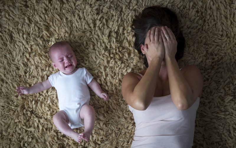 6 نصائح لمساعدة زوجتك للتغلب على اكتئاب ما بعد الولادة 